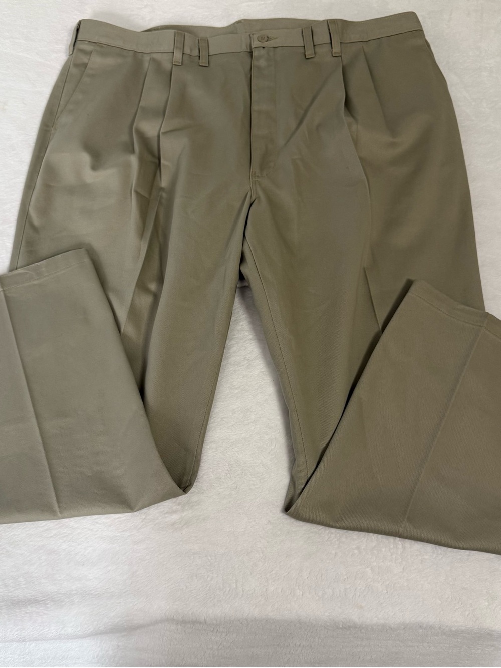 Wrangler Riata Mens Pants 44x30 Khaki Tan Pleated Front 100% Cotton Relaxed Fit